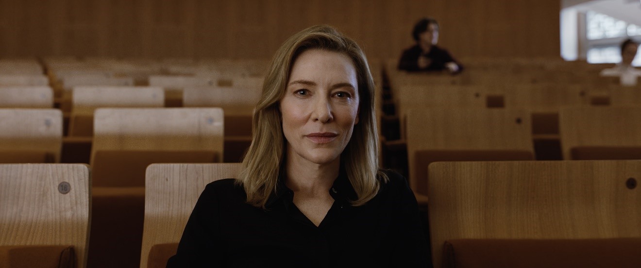 Tár, estrelado por Cate Blanchett e indicado ao Oscar, estreia hoje (26) nos cinemas brasileiros